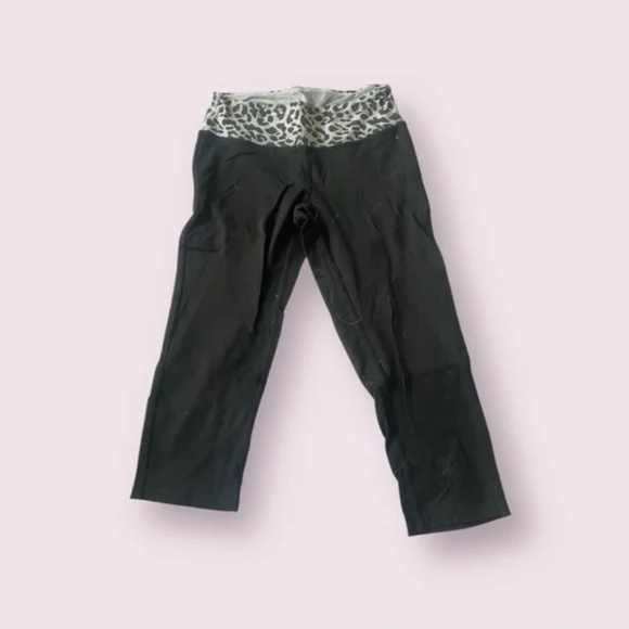 Leopard Print Cropped Leggings - Picture 1 of 5